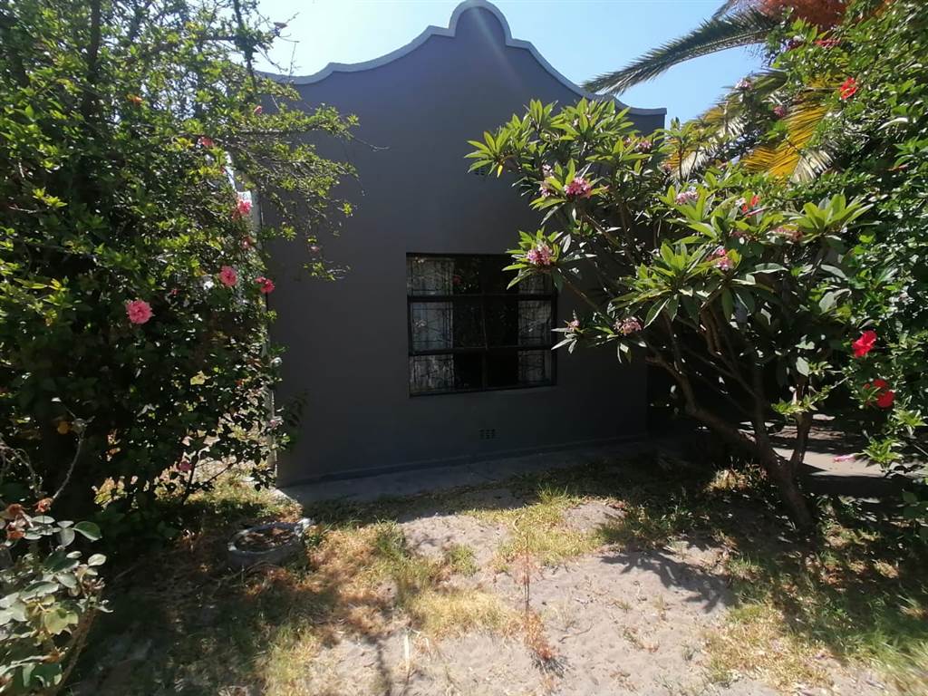4 Bed House in Bellville South photo number 4