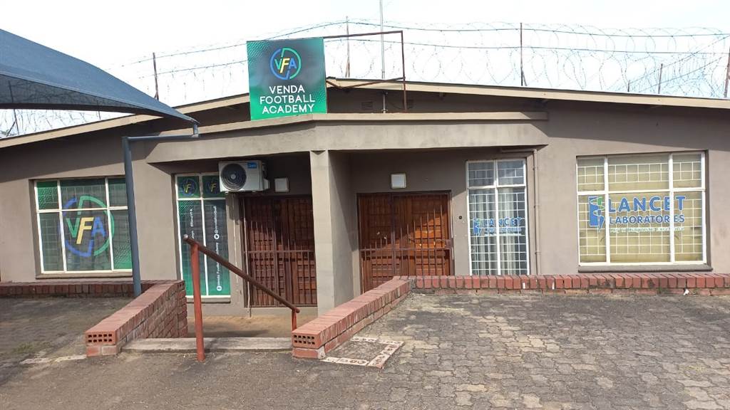 100  m² Commercial space in Louis Trichardt photo number 1