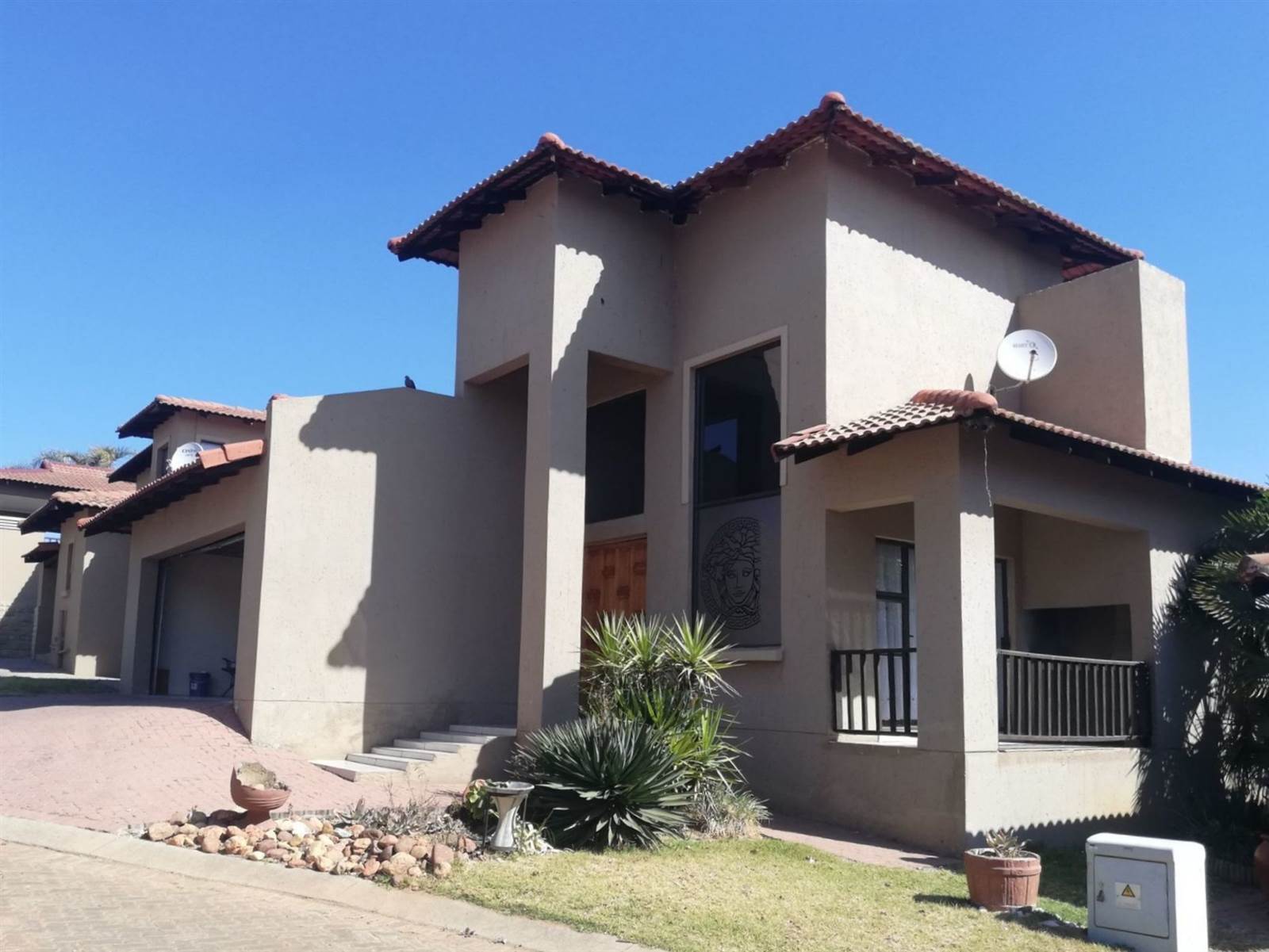 3 Bed Townhouse in Vereeniging photo number 1
