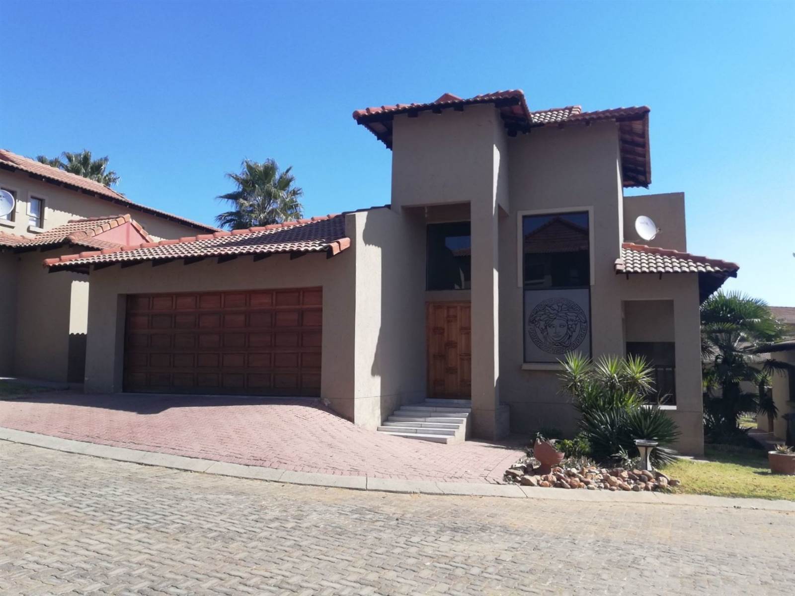 3 Bed Townhouse in Vereeniging photo number 2