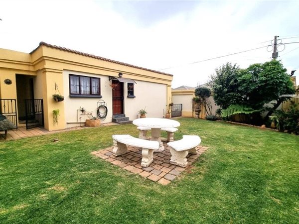 2 Bed Townhouse in Meyersdal
