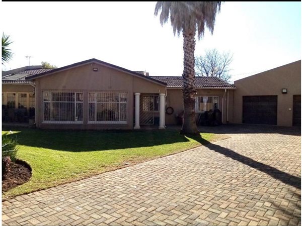 5 Bed House in Beyers Park