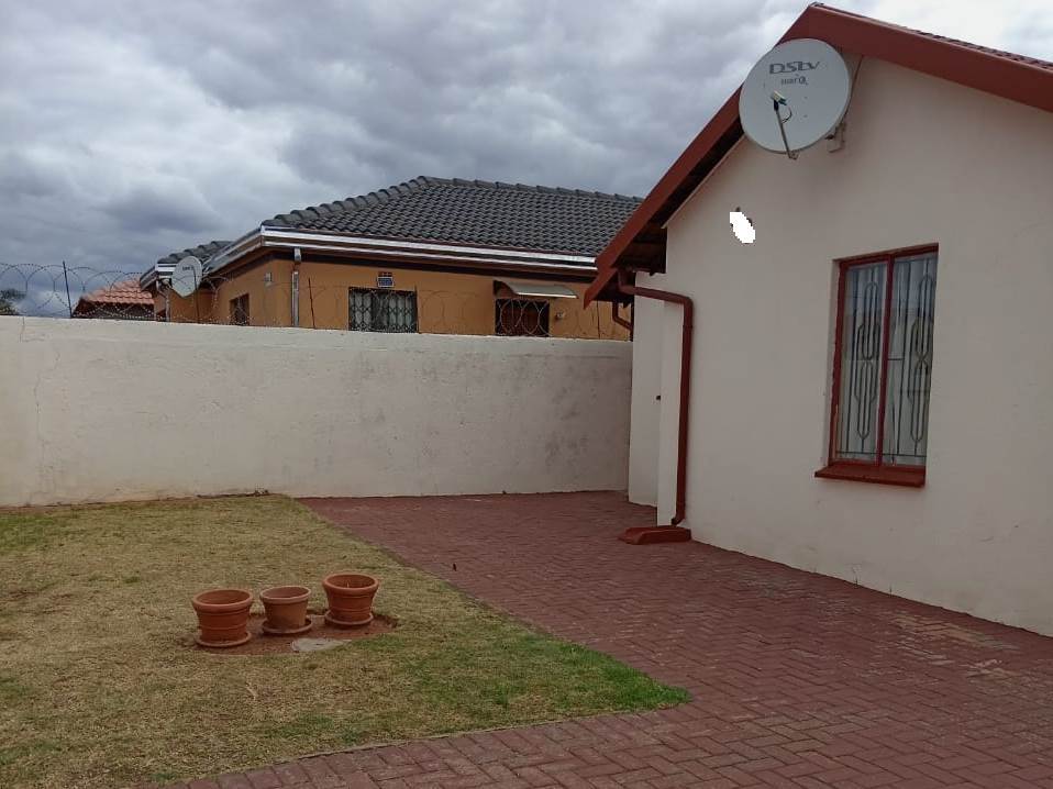 3 Bed House in Dobsonville photo number 24