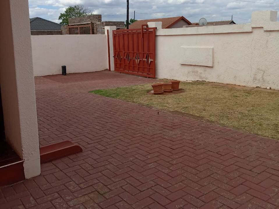 3 Bed House in Dobsonville photo number 25