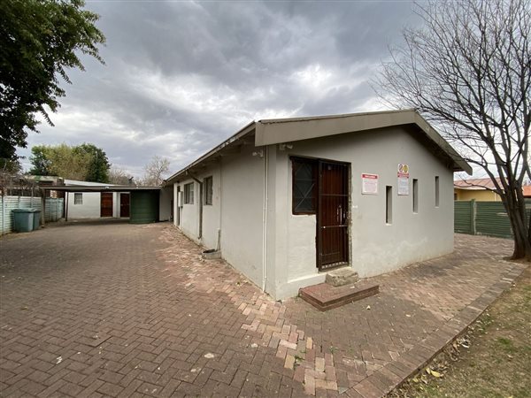 12 Bed House in Brandwag