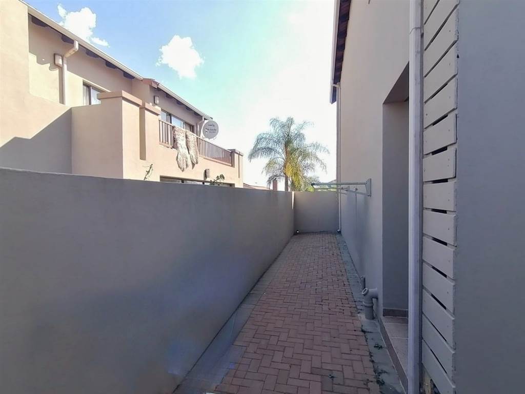 3 Bed Townhouse in Xanadu photo number 16