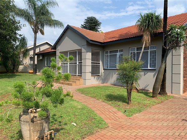 4 Bedroom House 4 Bedroom House