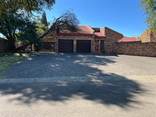 5 Bedroom House 5 Bedroom House