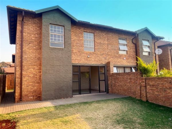 3 Bedroom Townhouse 3 Bedroom Townhouse