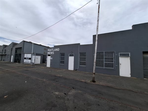 211  m² Industrial space