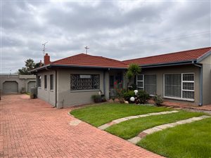 5 Bed House in Malvern East