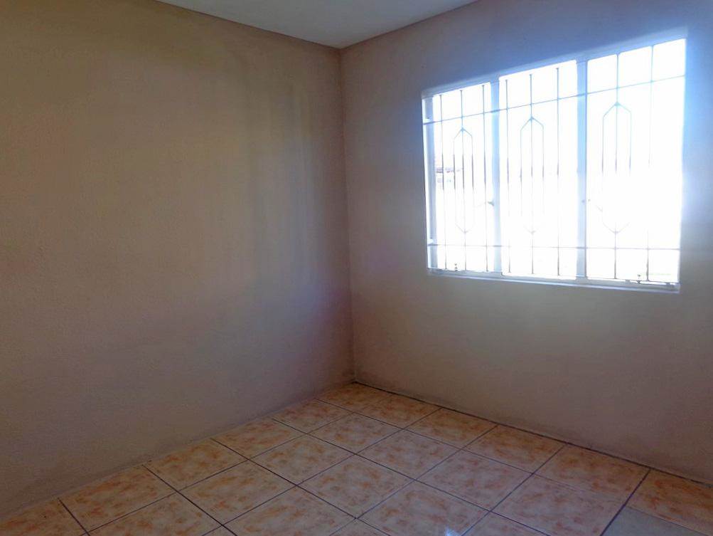 2 Bed Townhouse in Corlett Gardens photo number 8