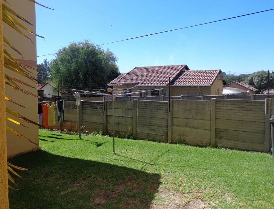 2 Bed Townhouse in Corlett Gardens photo number 13