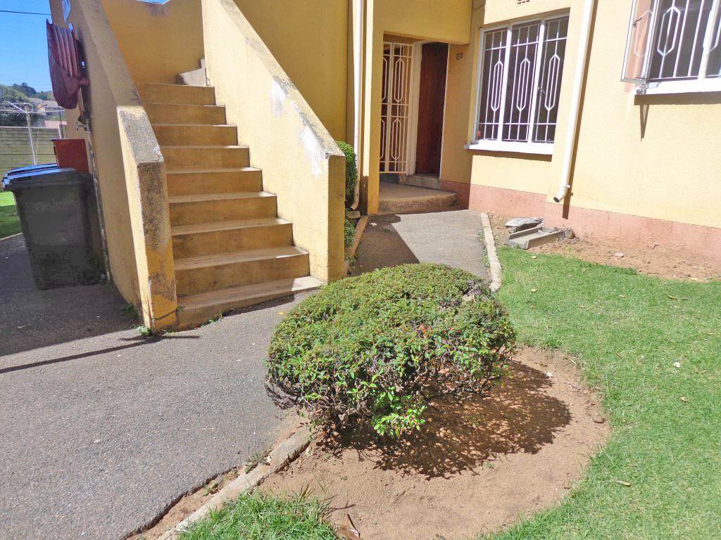 2 Bed Townhouse in Corlett Gardens photo number 11