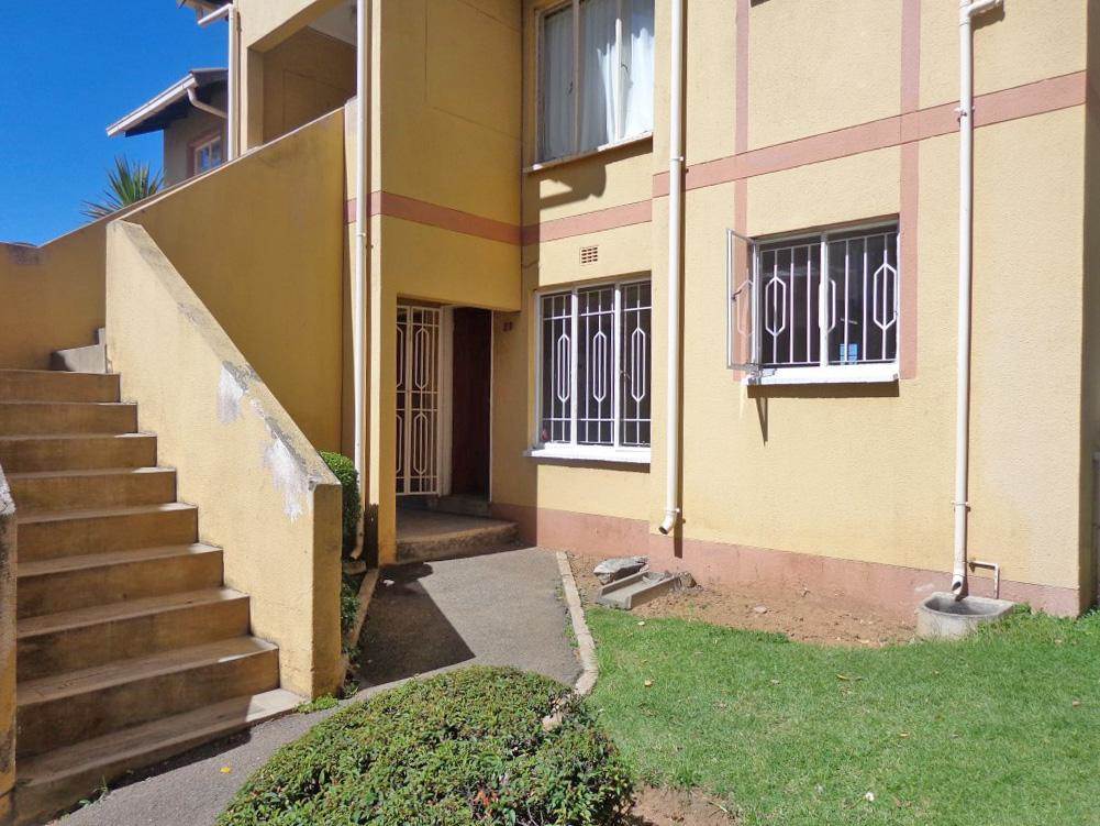 2 Bed Townhouse in Corlett Gardens photo number 1