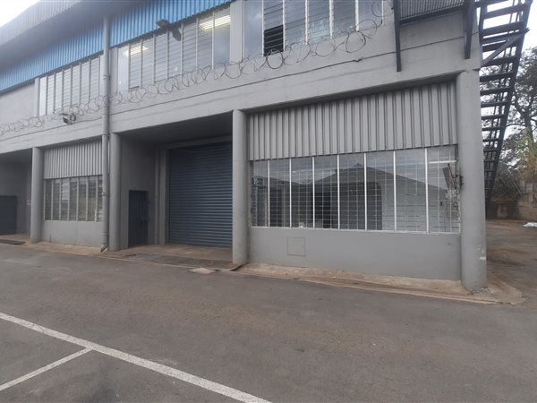 355  m² Industrial space