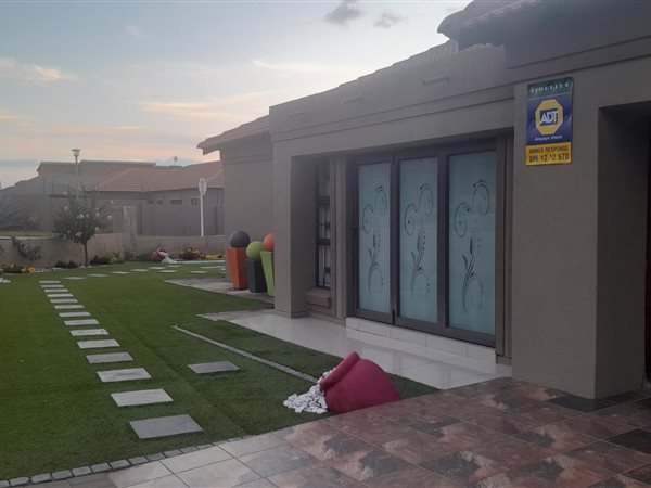 4 Bedroom House 4 Bedroom House