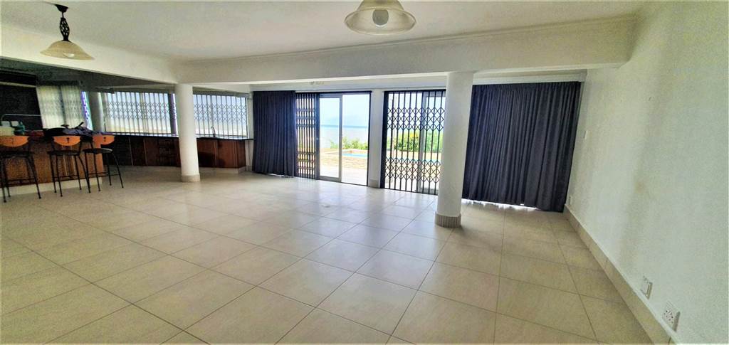 4 Bed Townhouse in Shelly Beach photo number 5
