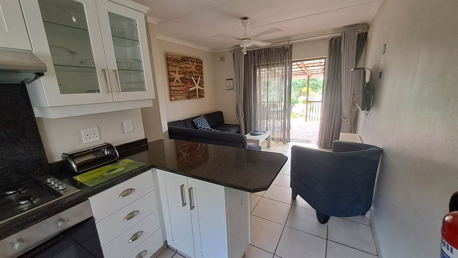 2 Bed Apartment in Melville photo number 3