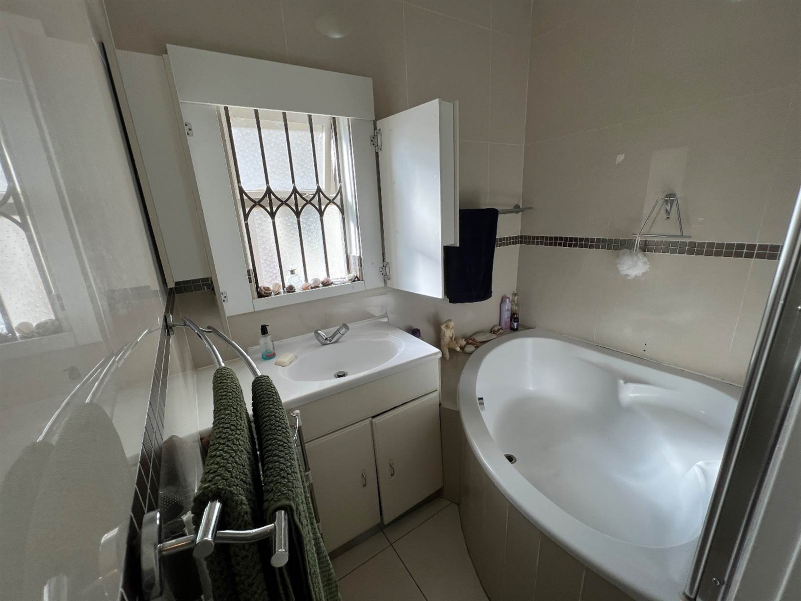 3 Bed Apartment in Kenilworth photo number 8