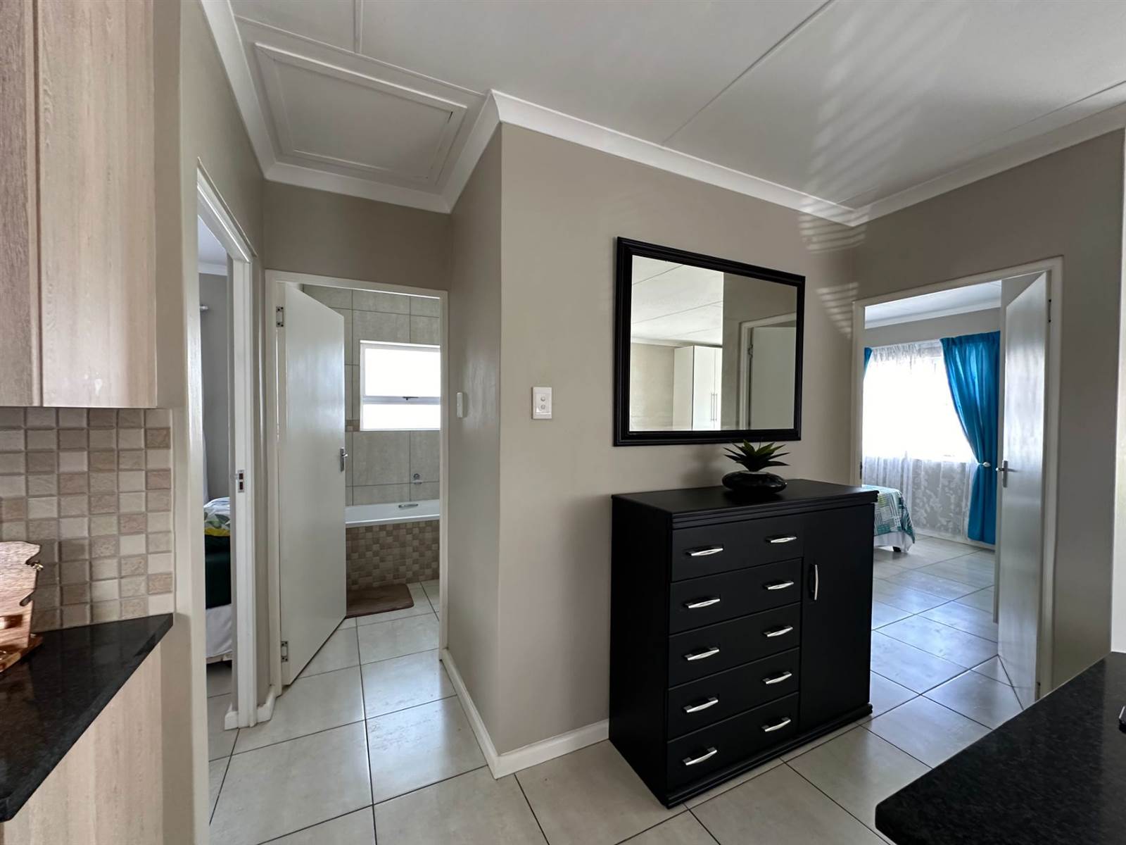 2 Bed Townhouse in Glenroy Park photo number 9