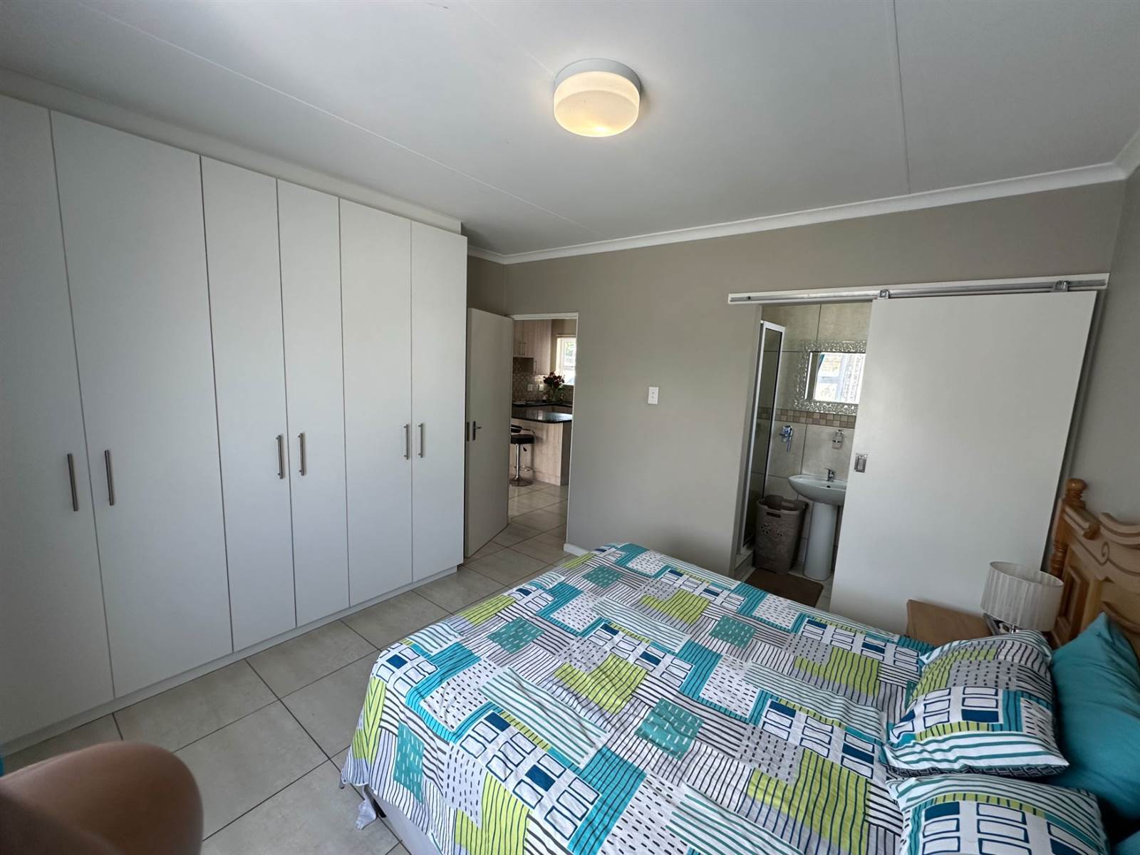 2 Bed Townhouse in Glenroy Park photo number 11