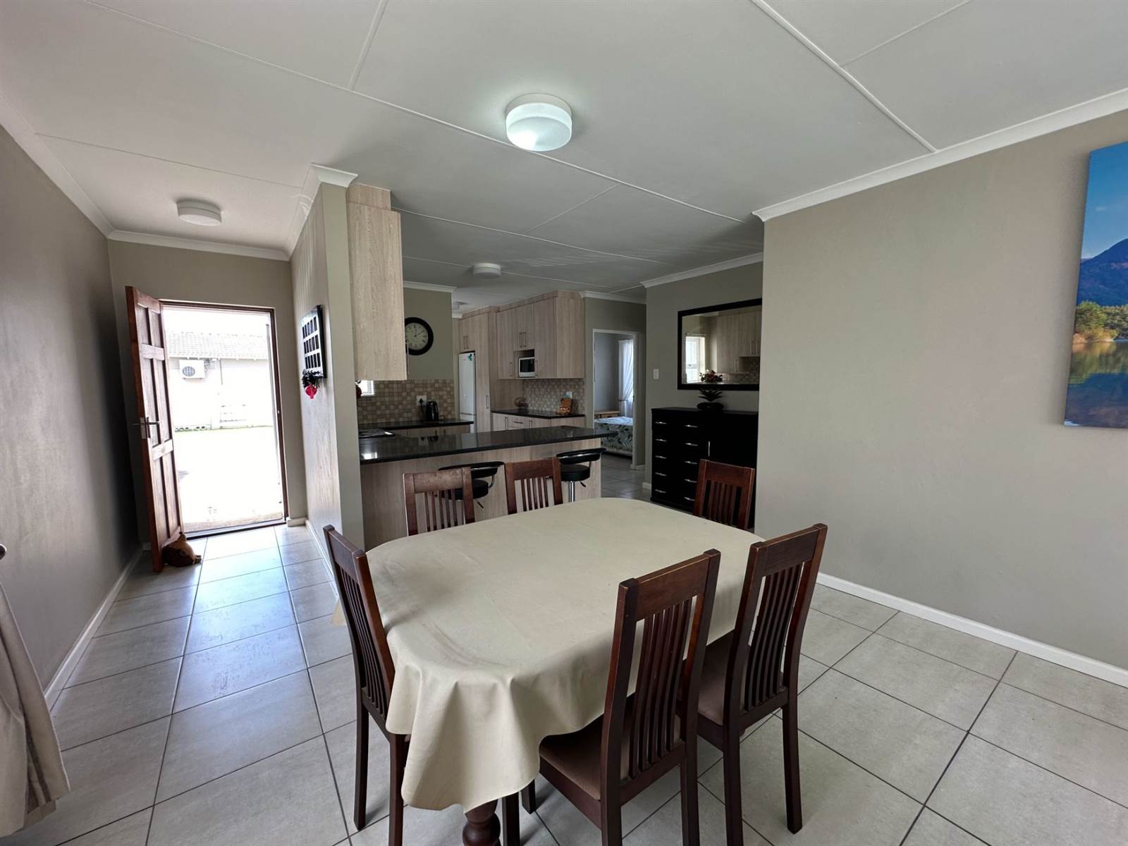 2 Bed Townhouse in Glenroy Park photo number 5