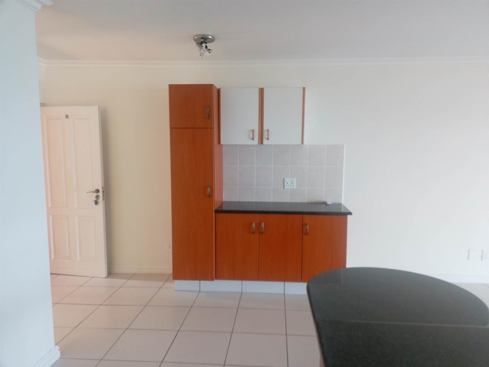 3 Bed Apartment in Illovo Beach photo number 3