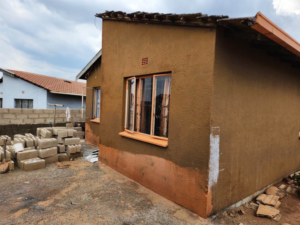 3 Bed House in Tembisa photo number 6