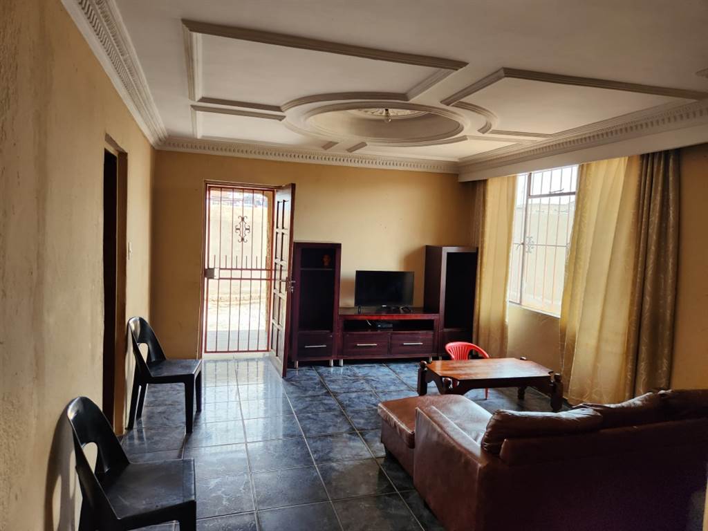 3 Bed House in Tembisa photo number 14