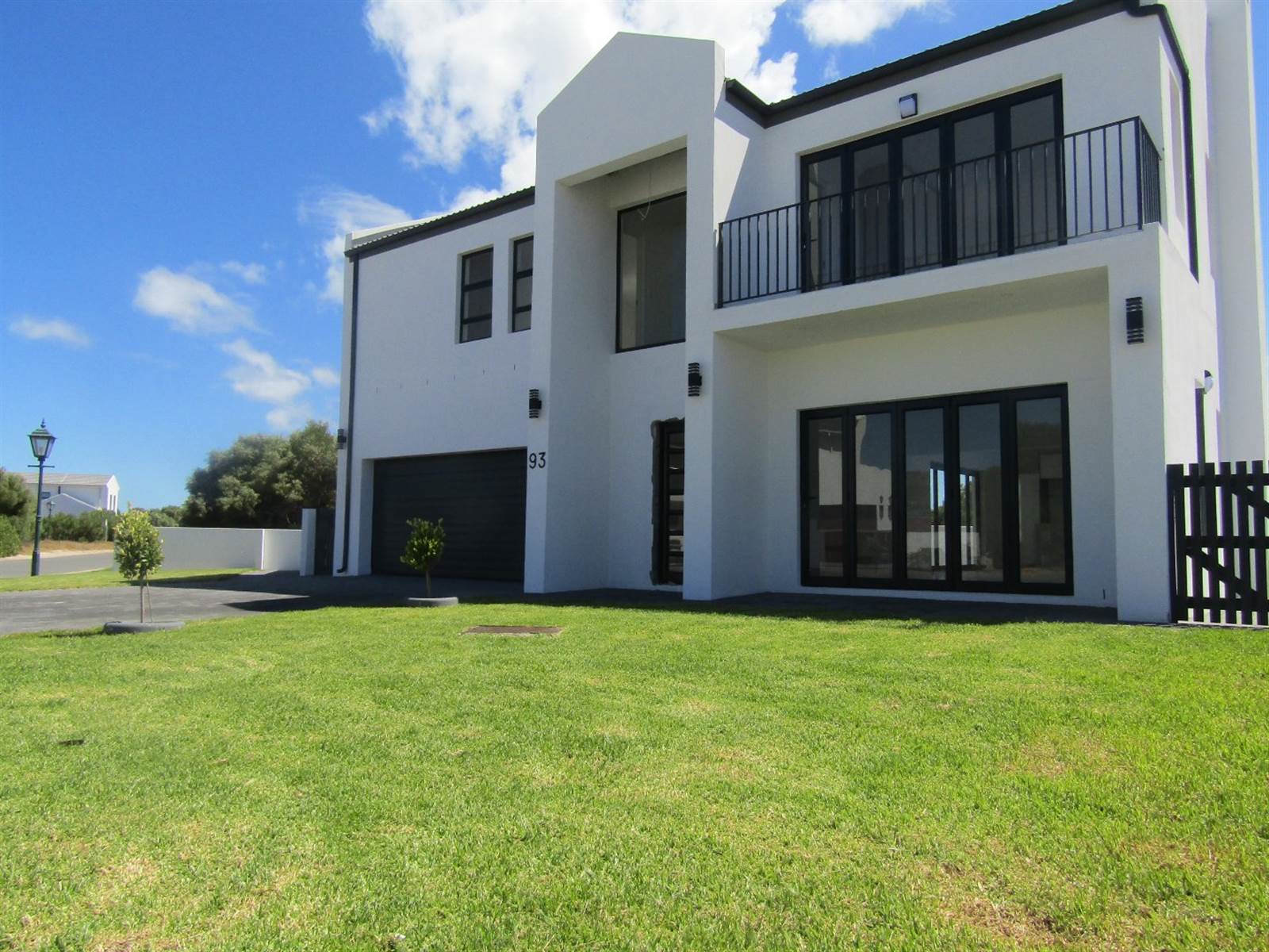 4 Bed House in Shelley Point photo number 1