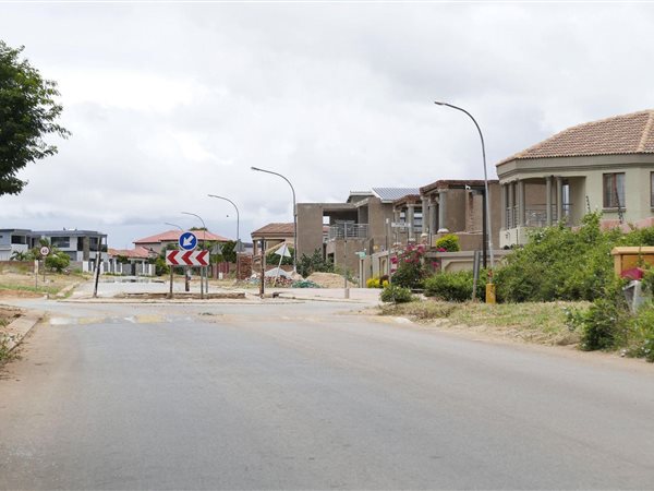 1334 m² Land available in Flora Park