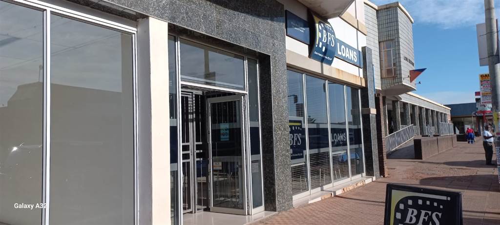900  m² Commercial space in Louis Trichardt photo number 2