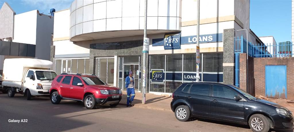 900  m² Commercial space in Louis Trichardt photo number 1