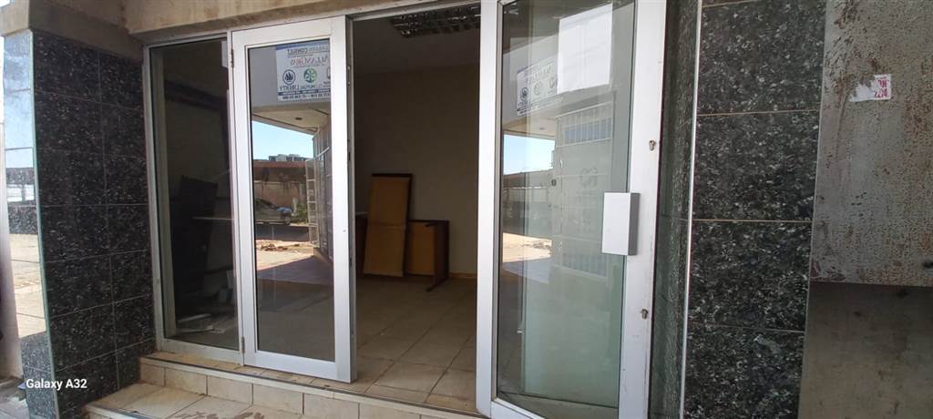 900  m² Commercial space in Louis Trichardt photo number 8