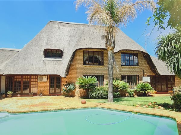 5 Bed House in Mooivallei Park