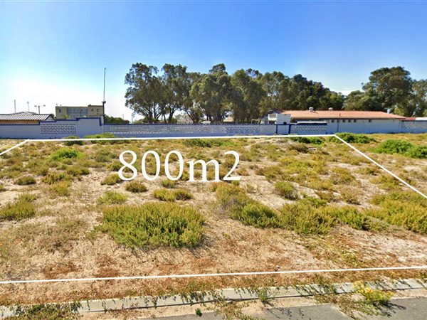 800 m² Land