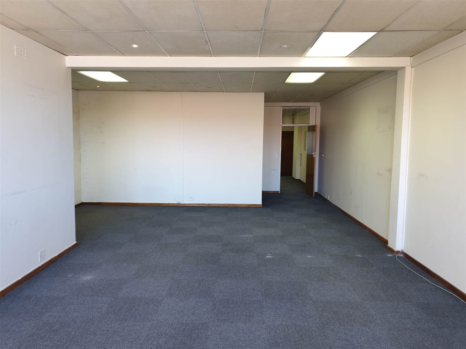 180  m² Commercial space in Strydompark photo number 1