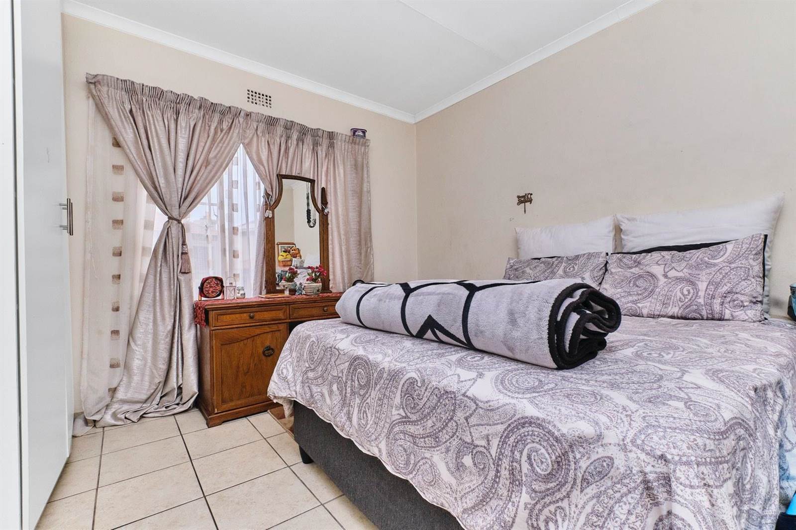 3 Bed Apartment in Radiokop photo number 12