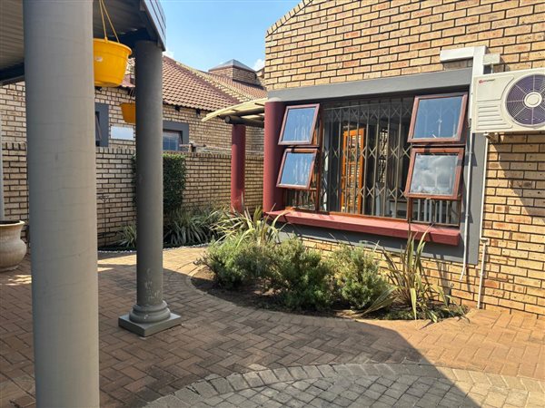 2 Bedroom Simplex 2 Bedroom Simplex
