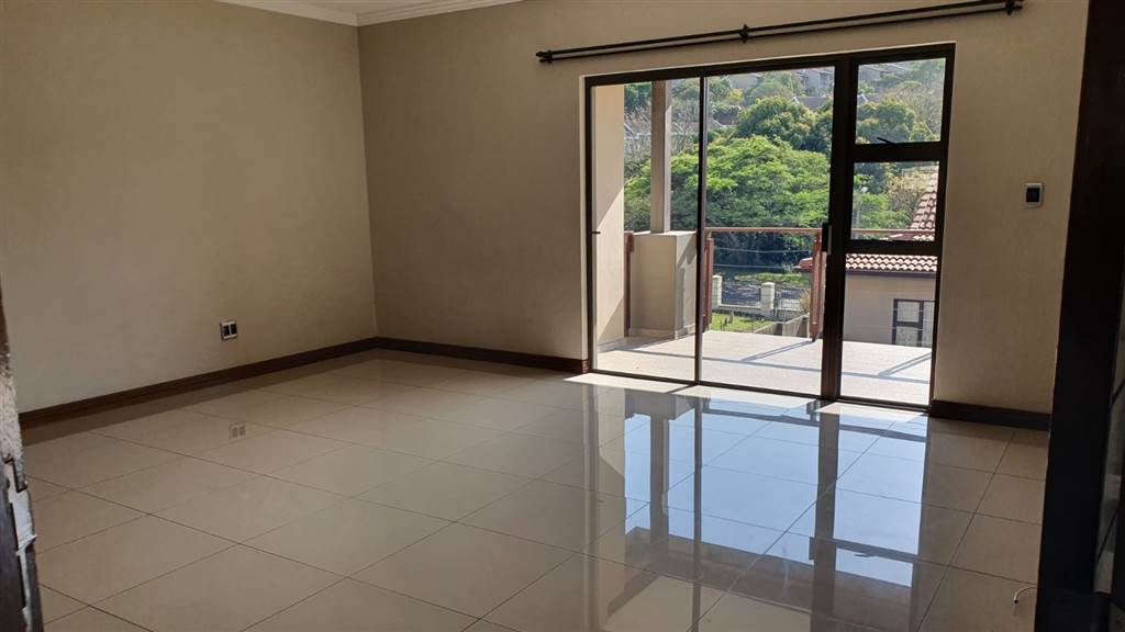 3 Bed Apartment in Umgeni Park photo number 3