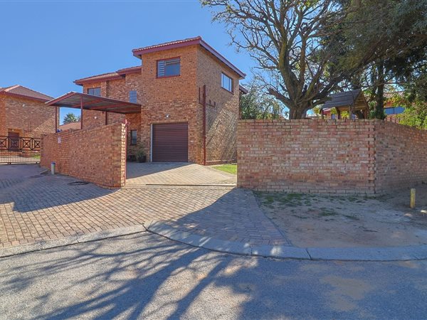 3 Bedroom Townhouse 3 Bedroom Townhouse