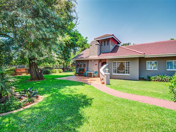 4 Bed House in Parkrand