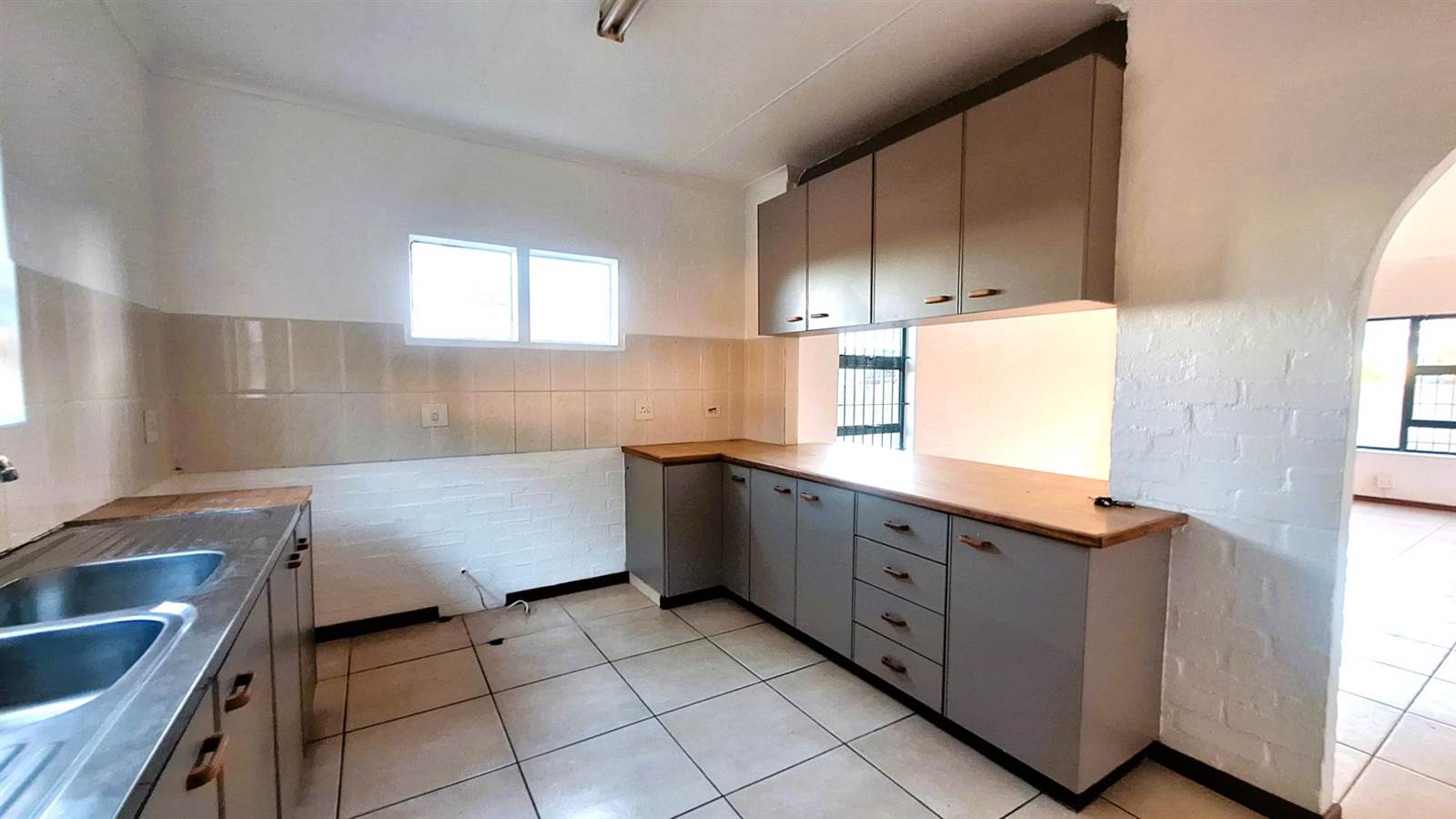 3 Bed House in Myburgh Park photo number 5