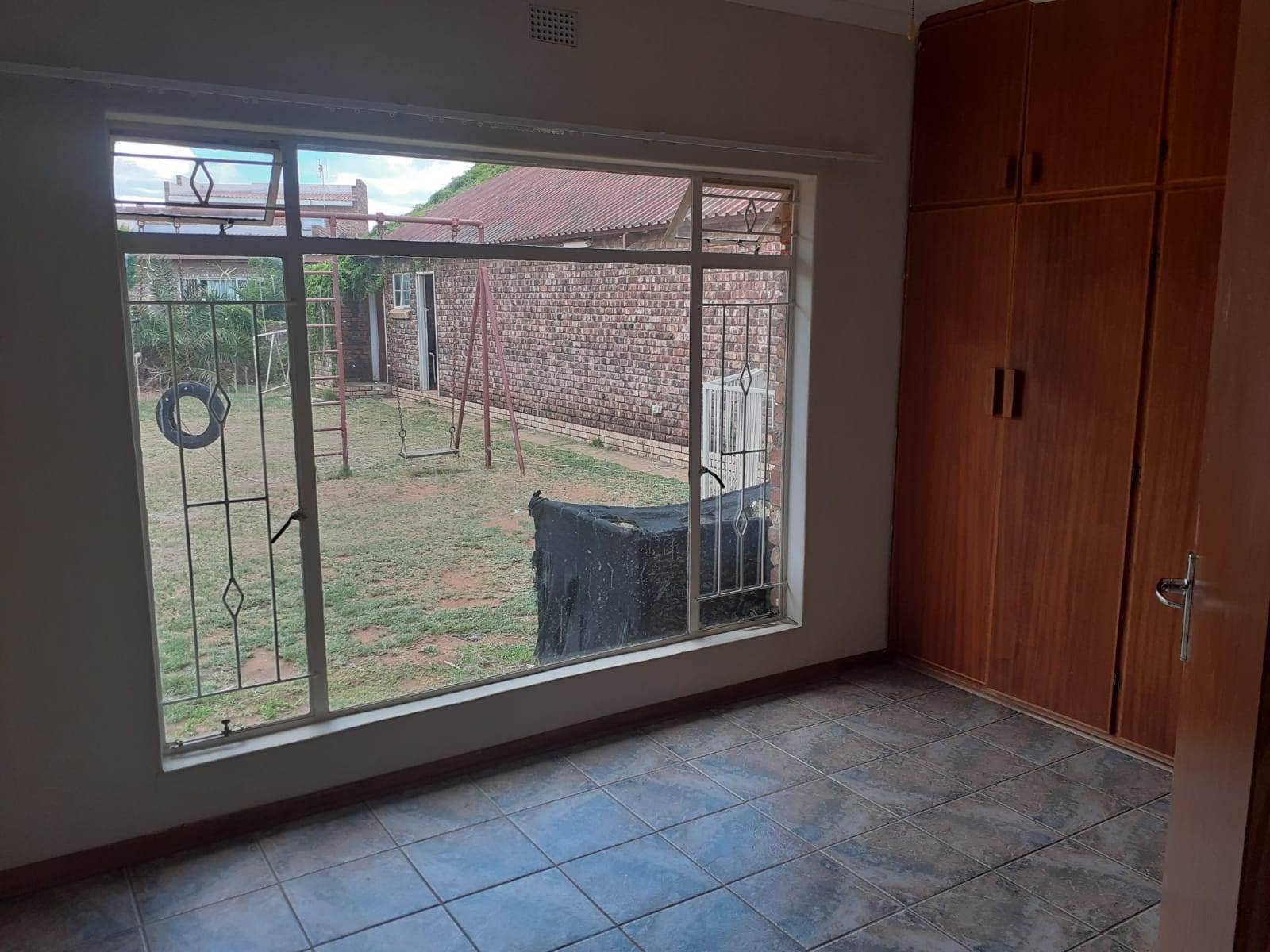 4 Bed House in Vryburg photo number 4
