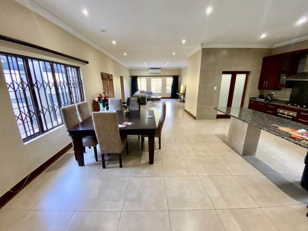 4 Bed House in Waterkloof Ridge photo number 4