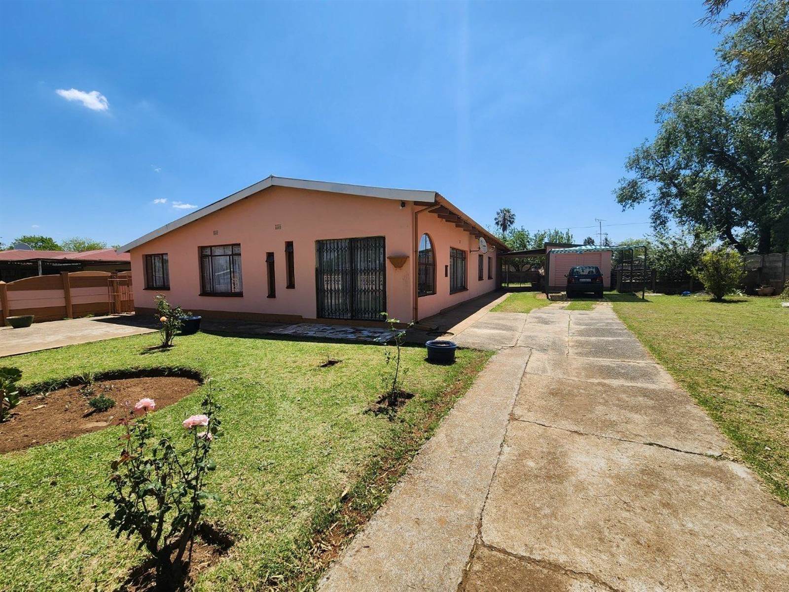 4 Bed House in Sonlandpark photo number 1