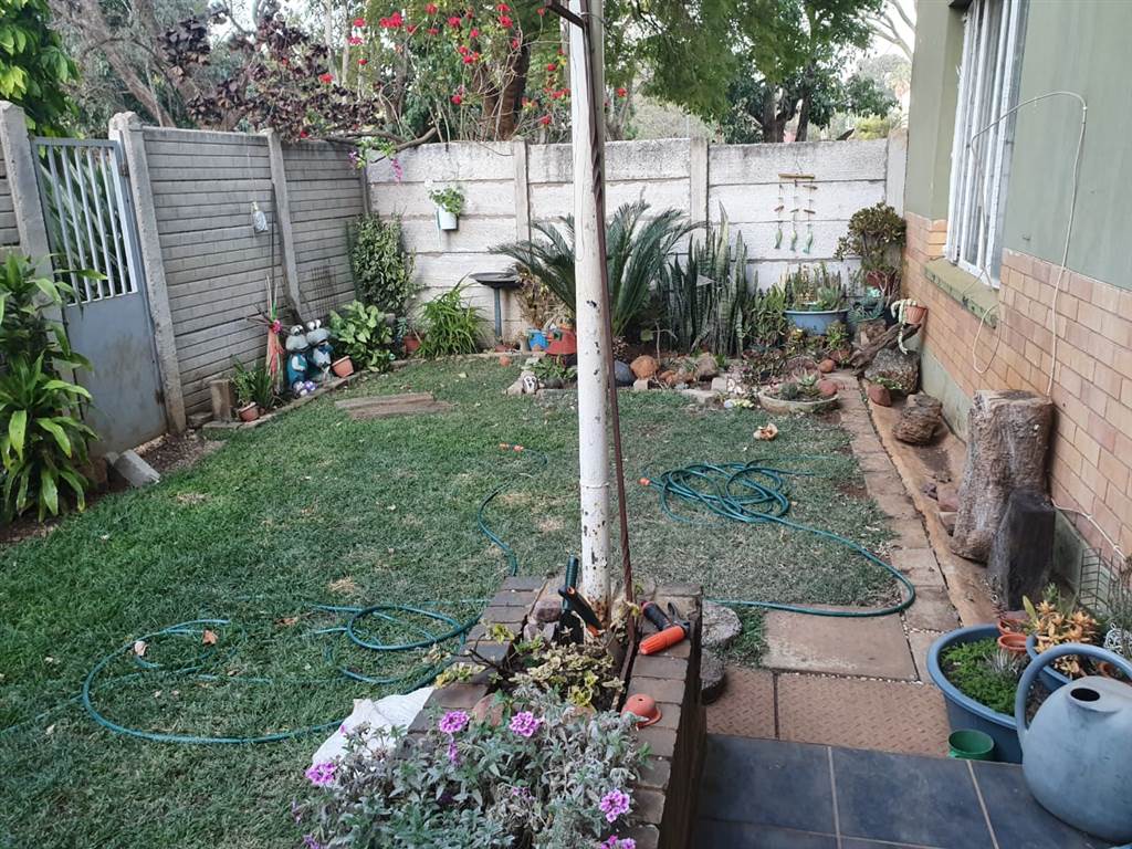 2 Bed Townhouse in Louis Trichardt photo number 6