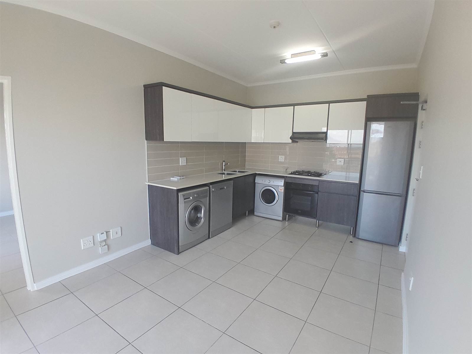1 Bed Apartment in Parklands North photo number 3