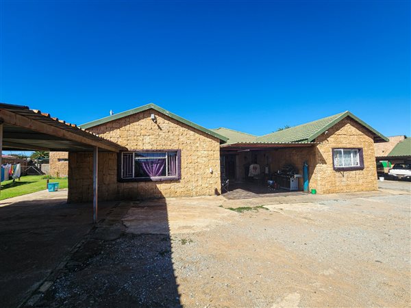 2 ha Smallholding in Randfontein South